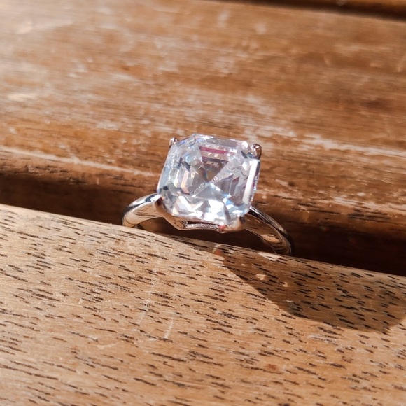 Asscher Cut Engagement Ring - Picture 5 of 8